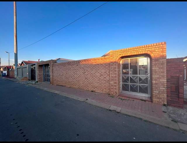 3 BEDROOM HOUSE FOR SALE IN PIMVILLE ZONE 6